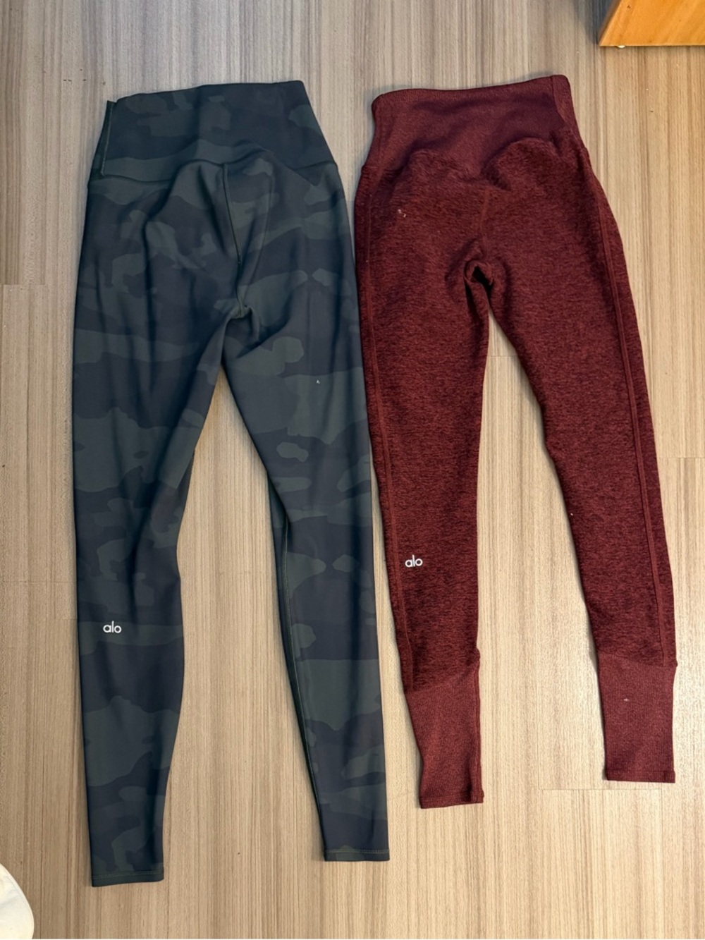 Alo High-Waist Leggings - Black Camo and Burgundy